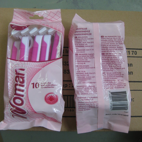 disposable razor in polybag 